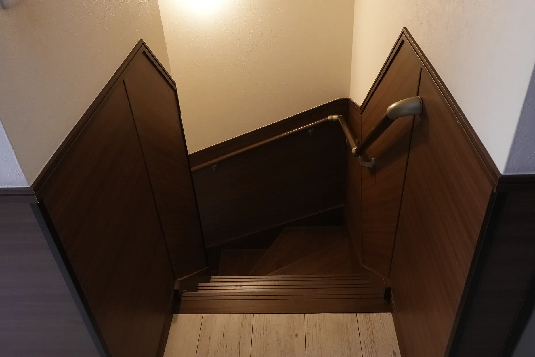 シェアハウス階段